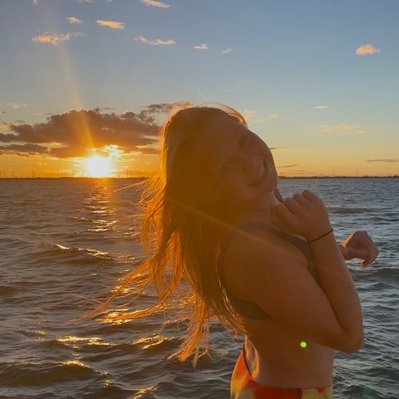 Meet your Posher, Hannah - Picture 1 of 1